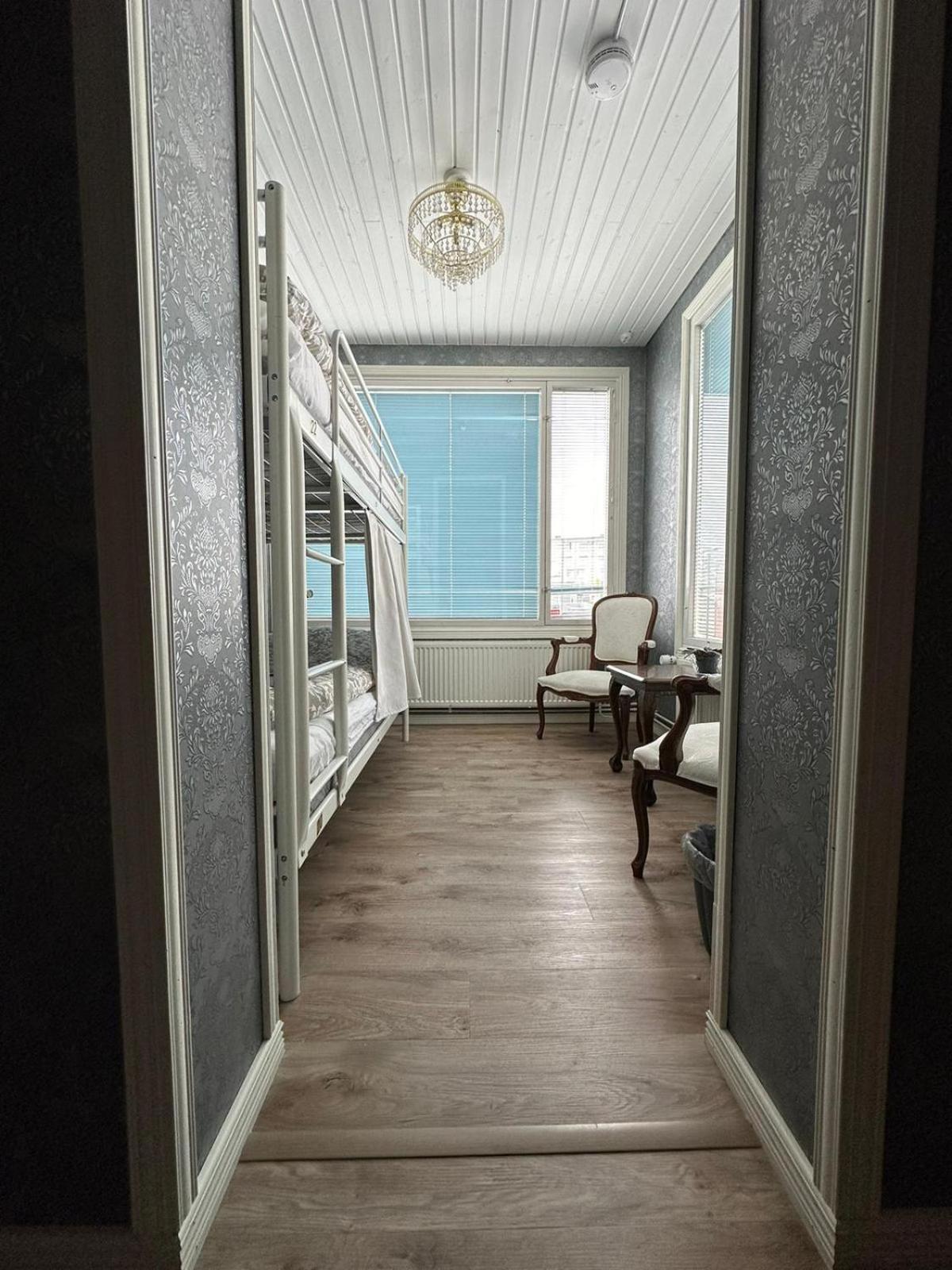 Hostel Cafe Huvila Оулу Экстерьер фото